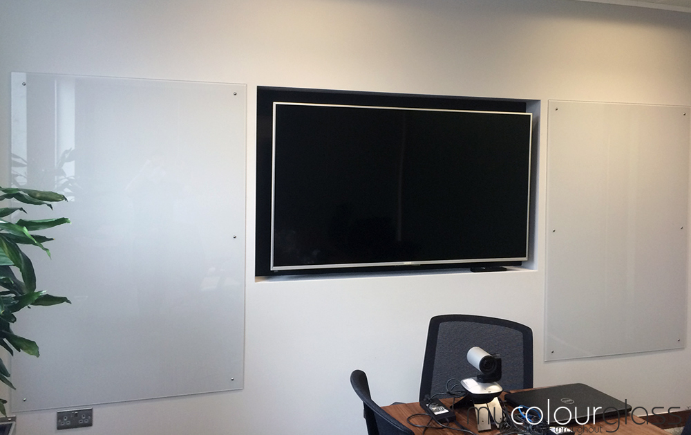 00NN53000 White glass office writing boards, SW19