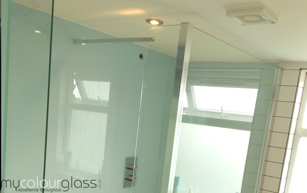 Green glass cladding for bathroom with shower screen